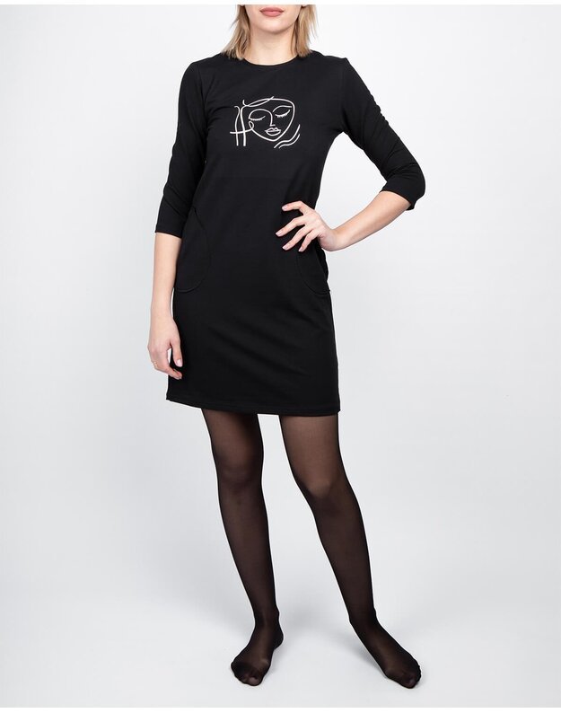 Moteriška juoda laisvalaikio suknelė su piešiniu LEN29